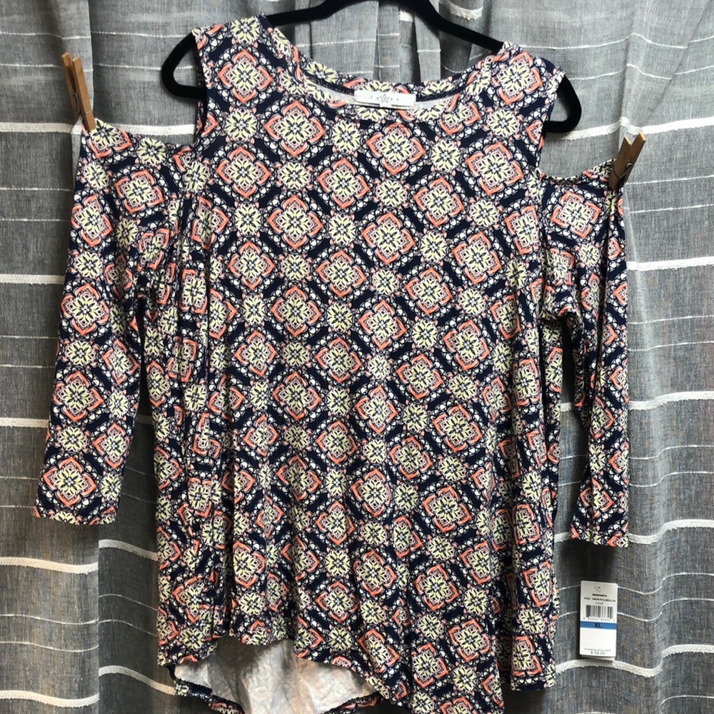 Fever clothing Tandori Petal Medallion top, XL